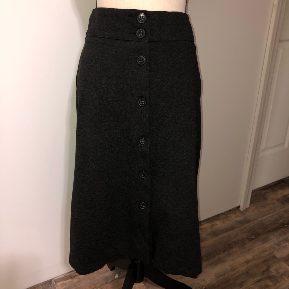 Kew 159 gray button front skirt Size 8